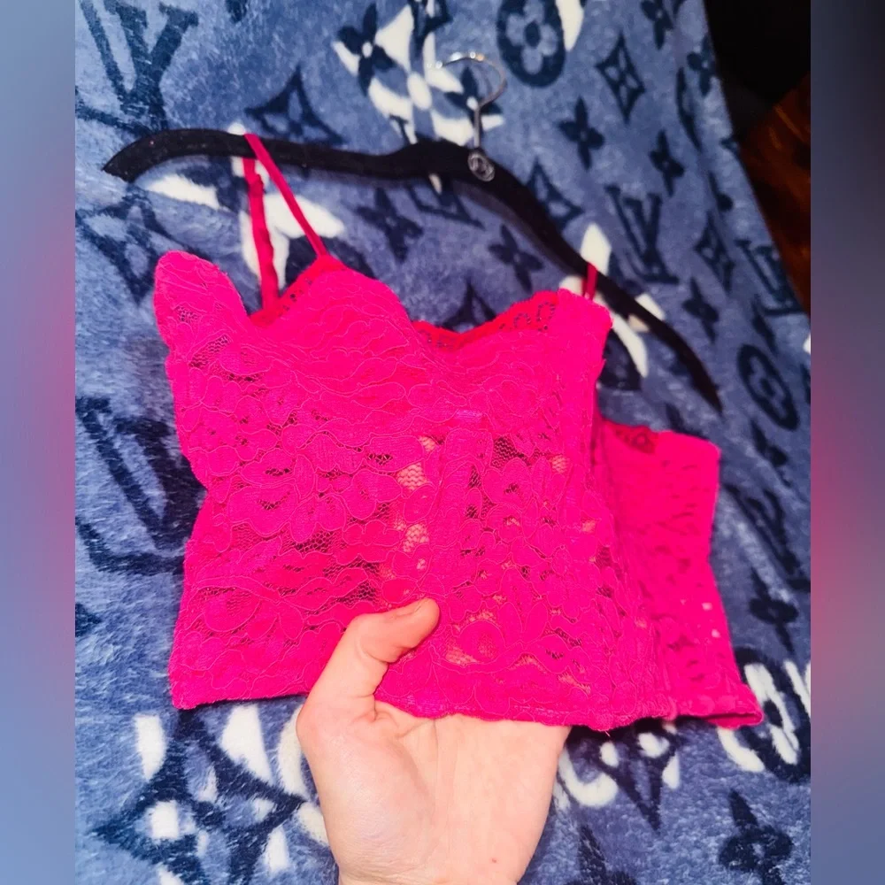 👑 LIKE NEW SIZE SMALL Vibrant Pink Lace Crop Top - Picture 7 of 12